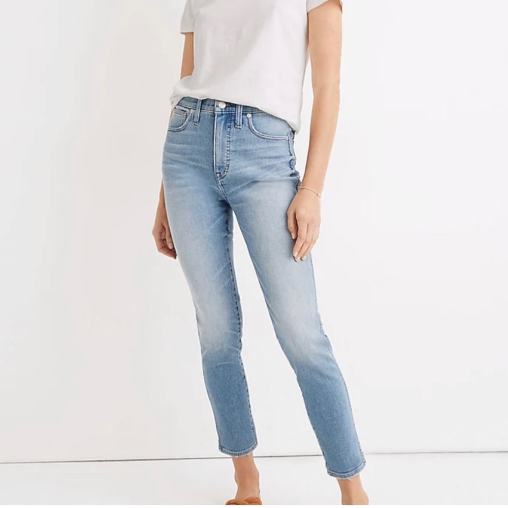 Madewell 10” High Rise Skinny Crop
Size 25